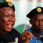 ANCYLs tidligere leder Julius Malema (t.v.), har bragt ANC i vanry.