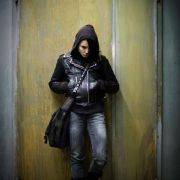 Lisbeth Salander (Noomi Rapace) er en helt på utsiden av samfunnet.