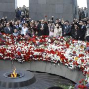 24. april hvert år samles hundre tusener armenere ved folkemordmuseet i Jerevan.