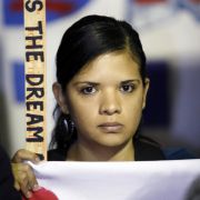 Alma Castrejon har to universitetsgrader fra USA, men kan ikke jobbe lovlig.