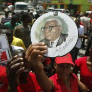 Mange støtter de tidligere presidentene i Haiti, «Papa Doc» og «Baby Doc».